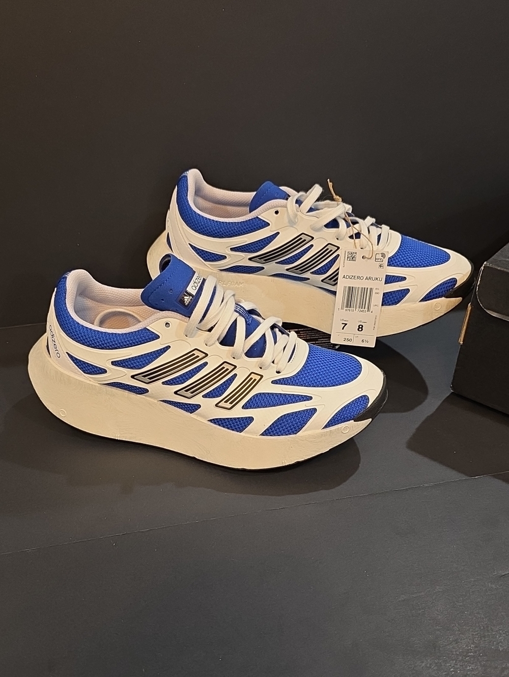 adidas  AdiZERO Aruku Women’s Sneakers in Blue and White Size 8
